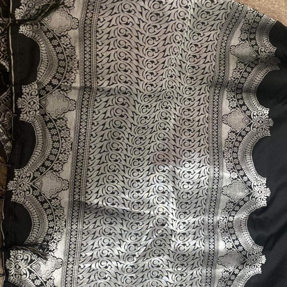 Black Saree - Picture 3 of 5